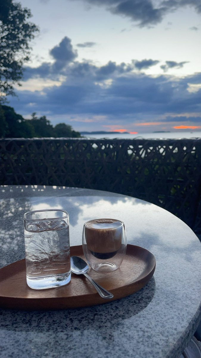 "فلا صلاحَ للقلوب حتى تستقرَّ فيها معرفةُ اللهِ وعظمتُه ومحبَّتُه وخشيتُهُ ومهابتُه ورجاؤهُ والتوكلُ عليه، وتمتلئَ مِنْ ذلك، وهذا هو حقيقةُ التوحيد".

ابن رجب الجنبلي -رحمه الله-📚