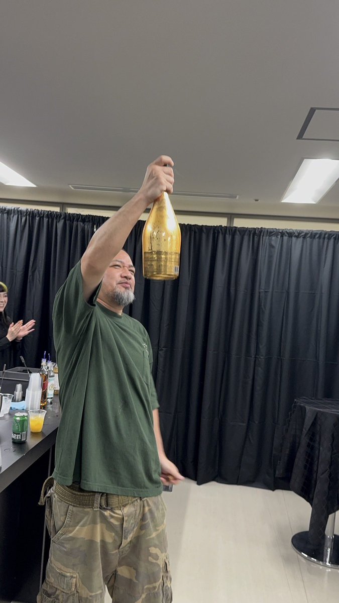 出演者と裏方で極上なお酒で乾杯🥂
本公演に御提供して頂き誠に有難う御座います✨
#ARMANDDEBRIGNAC