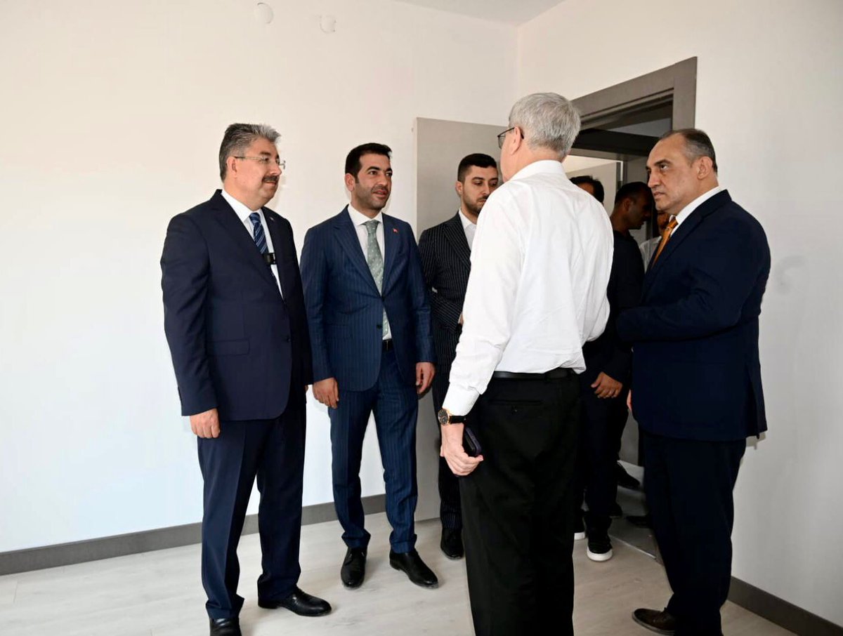 akparti80's tweet photo. Düziçimizde hak sahiplerine TOKİ konutları teslim edildi. İl Başkanımız Sn. M. Sadi Binboğa, Valimiz Sn. Erdinç Yılmaz, Milletvekilimiz Sn. Seydi Gülsoy ve teşkilatlarımızla birlikte katılım sağladığımız törende 60 vatandaşımıza tapu teslimatları yapıldı. https://t.co/qDKKEM3SgK