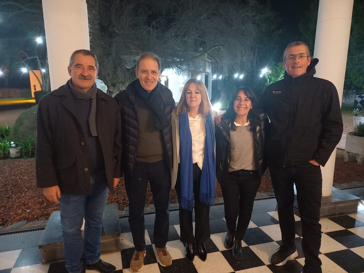 diegojlmartinez's tweet photo. Muchas gracias al Bloque de Concejales de Juntos en Rauch, a todo el equipo de nuestro intendente @maxisuescun y a toda la comunidad educativa por estar activos y preocupados por los desafíos de la educación en la PBA y en su ciudad. https://t.co/uUHt0RrDdm