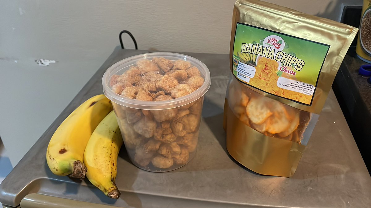 QUEriosity's tweet photo. What. To. Eat. https://t.co/5frmBntj2q