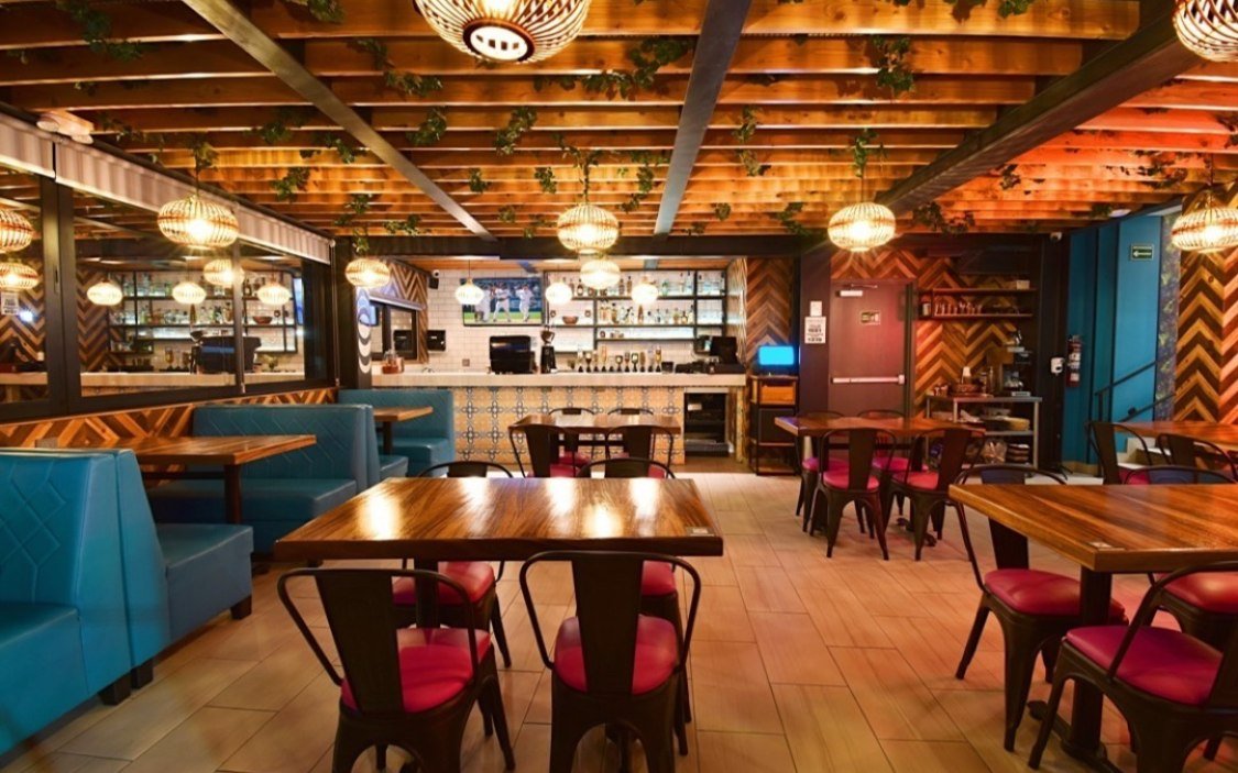 HotelRizodeOro's tweet image. Headed below us, TONIGHT, for @TropicalBarEng&apos;s #IslandParty?⁣⁣⁣ 

It’s the PERFECT time to drop in early &amp;amp; pre-party, at our Senda Norte Restaurant &amp;amp; Cantina!⁣ ⁣ 

Senda Norte is located next to our south entrance, and will also deliver to your door, 24/7!⁣⁣⁣⁣