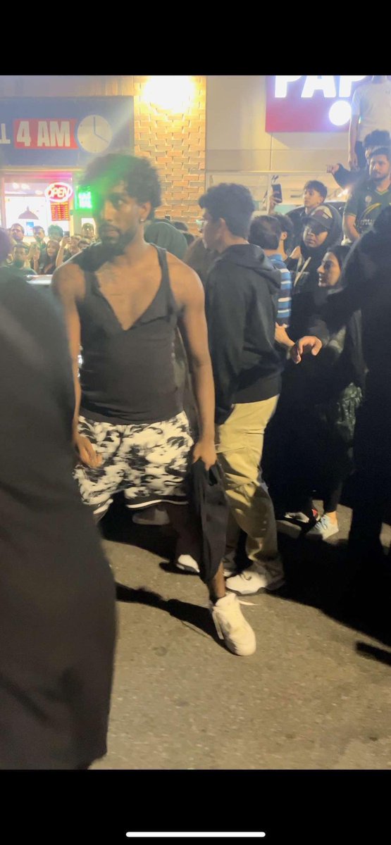 905hub_'s tweet photo. TikTok star ‘City Boy Jay Jay’ and his crew were jumped at Ridgeway Plaza last night. His chain was allegedly stolen as well. https://t.co/ZZeUNMFE3W