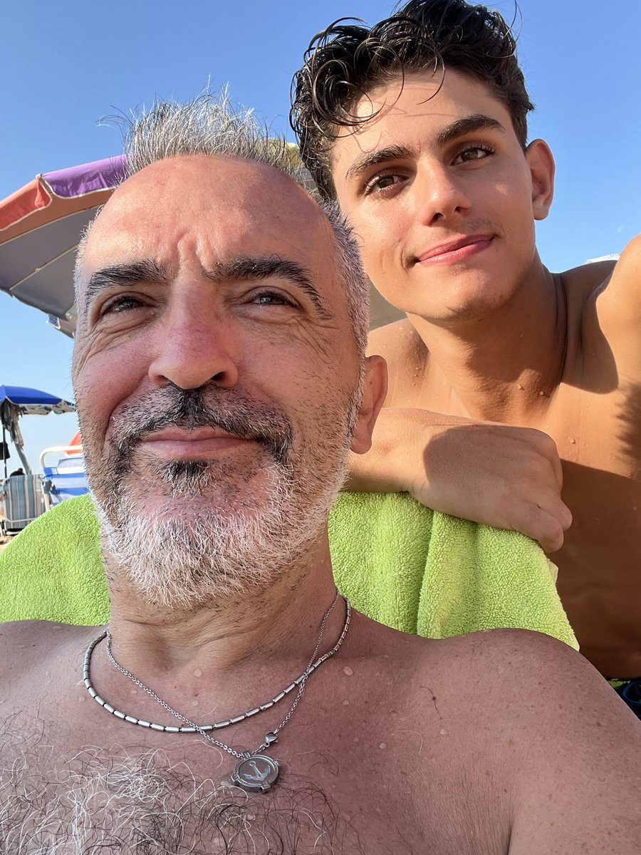 PiramideRossa's tweet image. La #felicità è essere al #mare…con mio #nipote 😍😍😍😍😍😍
#14agosto 
#ferie2024
#estate2024
#Famiglia