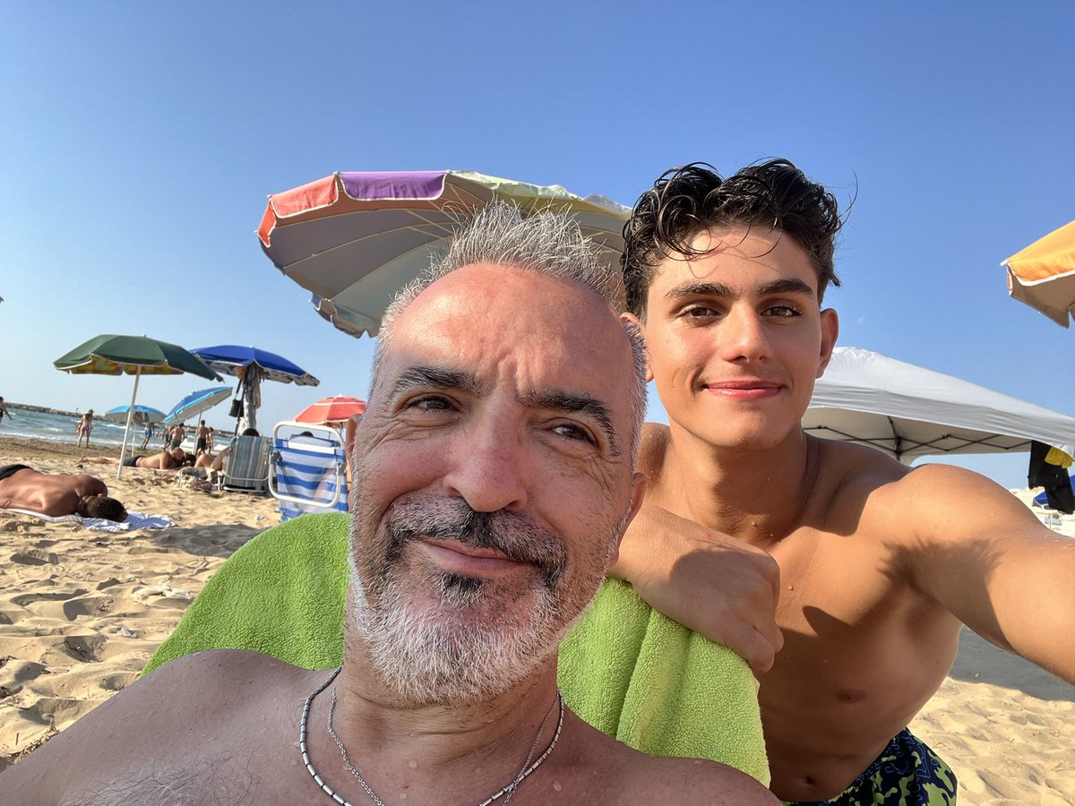 PiramideRossa's tweet image. La #felicità è essere al #mare…con mio #nipote 😍😍😍😍😍😍
#14agosto 
#ferie2024
#estate2024
#Famiglia