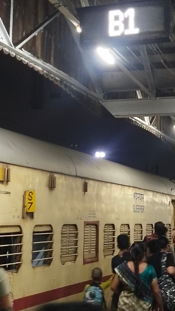 shailesho's tweet photo. Complete mis mgt of train (16585) digital display on the platform No 5, KSR. all coach numbers were jumbled, so many passengers had to run around, though so many people/kids who fell down trying to get into the train. This is nt expected out of Indian rly @AshwiniVaishnaw @SWRRLY https://t.co/zvfi1ZzoCT