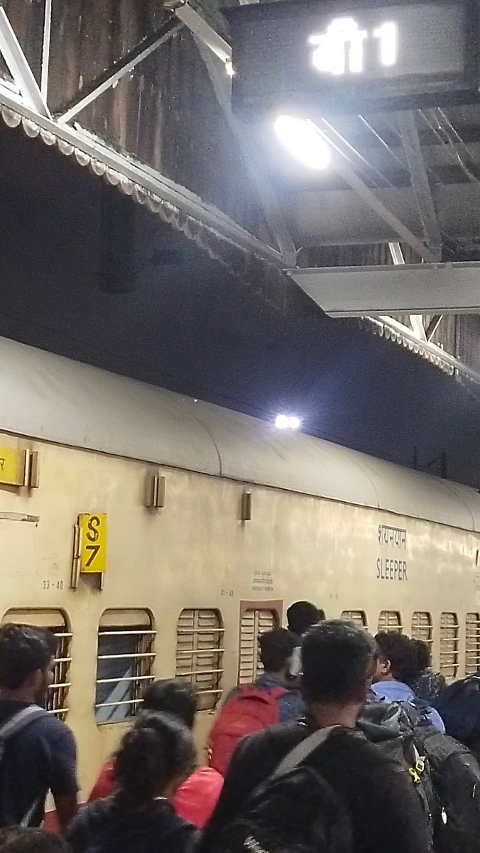 shailesho's tweet photo. Complete mis mgt of train (16585) digital display on the platform No 5, KSR. all coach numbers were jumbled, so many passengers had to run around, though so many people/kids who fell down trying to get into the train. This is nt expected out of Indian rly @AshwiniVaishnaw @SWRRLY https://t.co/zvfi1ZzoCT