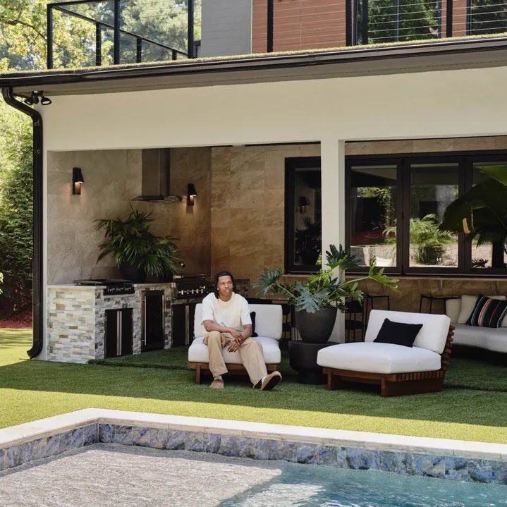 TheCrowdUpdater's tweet image. Lil Baby and his Atlanta home for #ArchitecturalDigest.

🔗: architecturaldigest.com/story/lil-baby…