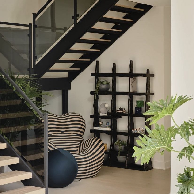 TheCrowdUpdater's tweet image. Lil Baby and his Atlanta home for #ArchitecturalDigest.

🔗: architecturaldigest.com/story/lil-baby…