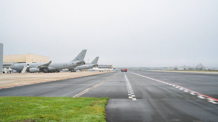 BREAKING:

2 military bases put under lockdown in Germany after suspected sabotage operation.

Investigators believe the water supply of the German army base in Cologne-Wahn and the NATO base in Geilenkirchen have been contaminated.

Signs of poisoning have appeared.