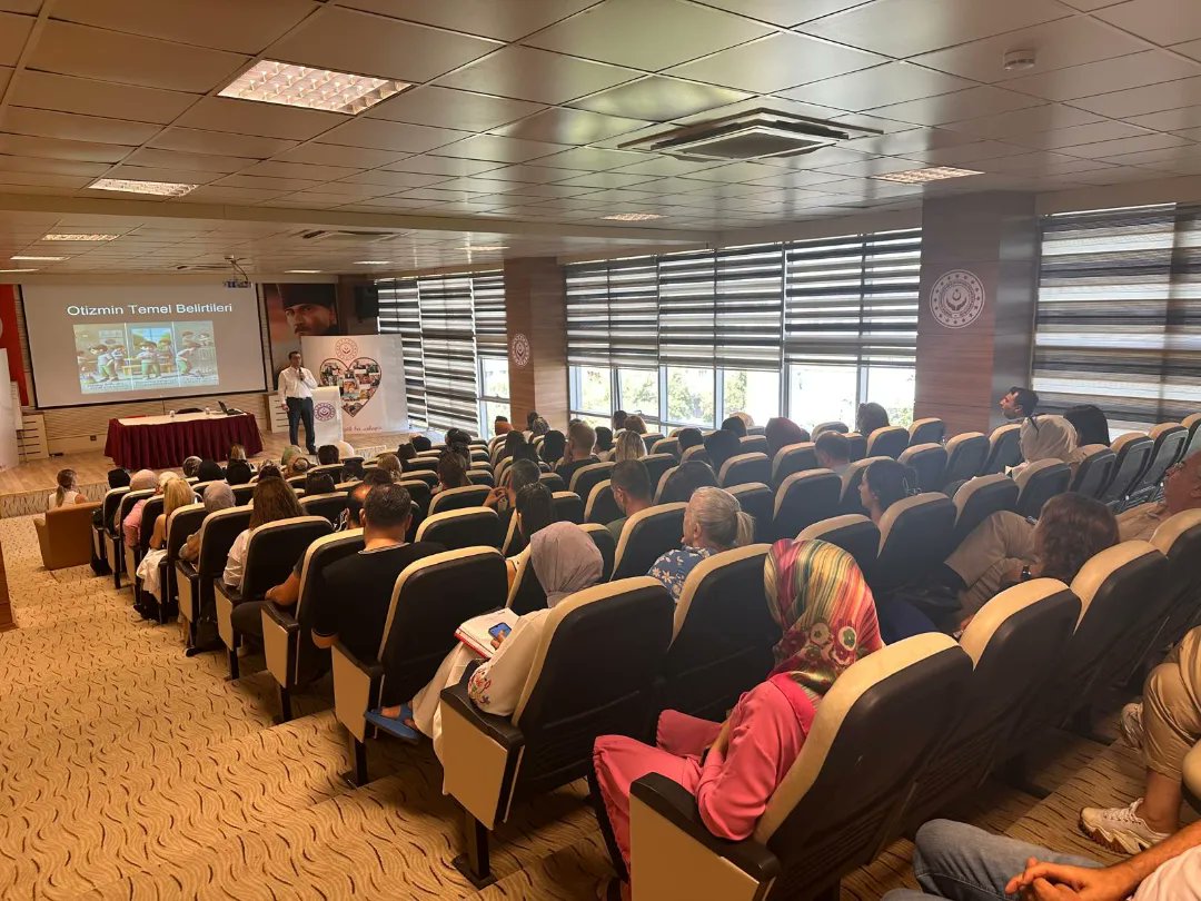 Gaziantepashim's tweet photo. İl Müdürümüz Sayın Umut Zeybek'in katılımıyla Kreş, Gündüz Bakımevi ve Çocuk Kulüplerine yönelik düzenlenen programda Gaziantep Üniversitesinden Sayın Doç.Dr. Mehmet Karadağ tarafından II. Otizm Eylem Planı kapsamında Otizm Spektrum Bozukluğu eğitimi düzenlendi. https://t.co/gyTErsy0hC