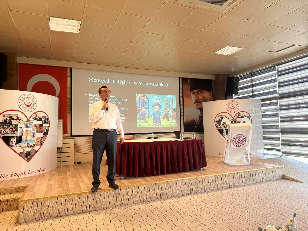 Gaziantepashim's tweet photo. İl Müdürümüz Sayın Umut Zeybek'in katılımıyla Kreş, Gündüz Bakımevi ve Çocuk Kulüplerine yönelik düzenlenen programda Gaziantep Üniversitesinden Sayın Doç.Dr. Mehmet Karadağ tarafından II. Otizm Eylem Planı kapsamında Otizm Spektrum Bozukluğu eğitimi düzenlendi. https://t.co/gyTErsy0hC