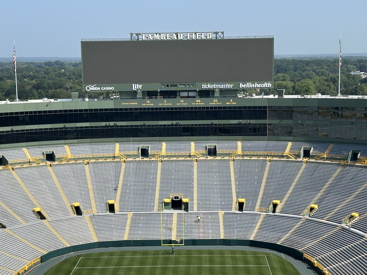 jeritz1's tweet image. On a whim, decided to go to Green Bay and tour Lambeau Field. What history