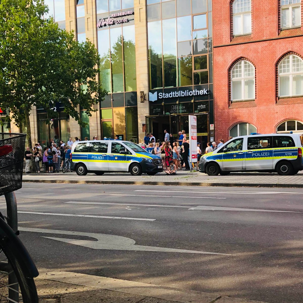 ypical_writer's tweet image. Wenn ich schon mal DA HIN will ...
#JuneStyle