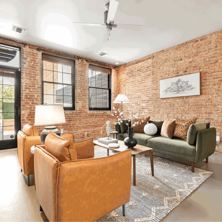 HomeStagingDIY's tweet image. The pros talk about what the best #homestaging looks like.  And how to imitate it.   buff.ly/46HmJb2