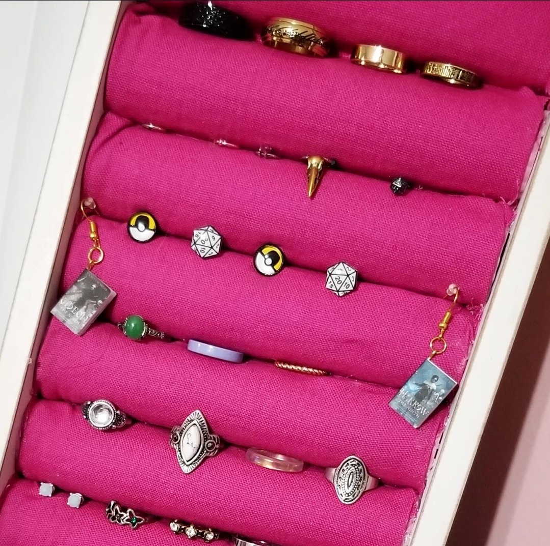lazyfoxcreates's tweet photo. I made a lil DIY jewelry stand with materials from the thrift store and it's NOT perfect but it cost $4 + fun craft time and isn't Amazon so it's a win https://t.co/c9t0QXuHFm