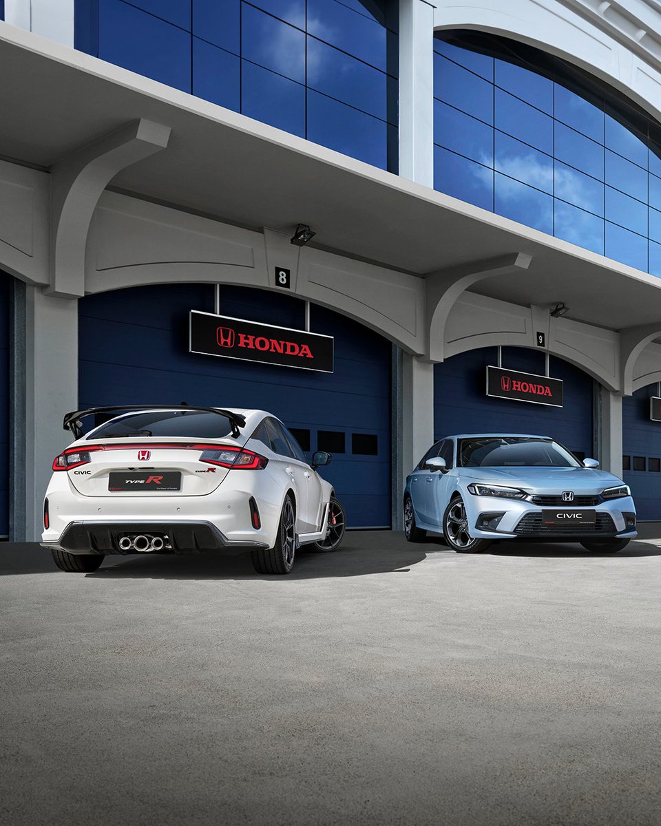 HondaTR's tweet photo. Honda’nın yarışçı DNA’sıyla heyecanın dozunu artıran bir ikili.

#Honda #HondaCivic #Civic #CivicTypeR #TypeR #RuhKazanır https://t.co/TO4yh2FjB2