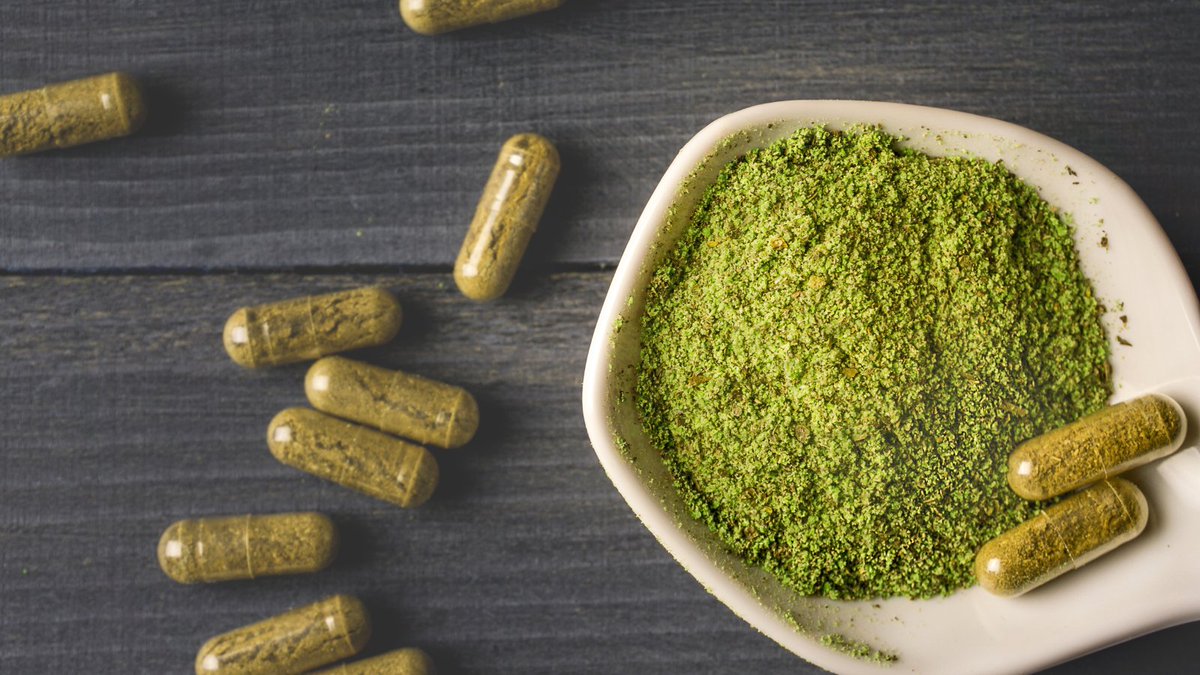 AnnalsofIM's tweet photo. Researchers warn that use of a potentially dangerous and readily available substance is on the rise. Physicians should be on alert to ask their patients about it: https://t.co/fY9gMmn1xg #kratom @mandiilynne1 @eileenbarrettnm @unm @dgsomucla https://t.co/EIq4Ls56sv