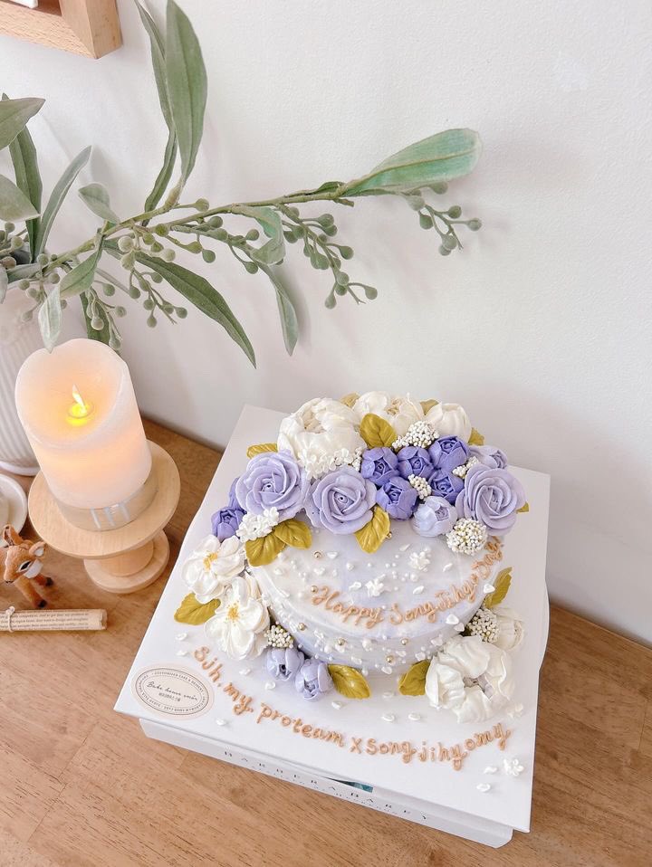 songjihyomy's tweet photo. Our first collaboration to celebrate #SONGJIHYODAY was a success! We’re thrilled to have celebrated together and sent a special cake to Song Jihyo. 💜💜

#songjihyo #송지효 #宋智孝 #ソンジヒョ #FromMalaysiaWithLove #HappySongJihyoDay #43SUMMERWITHSONGJIHYO https://t.co/2YMsrIPh9O