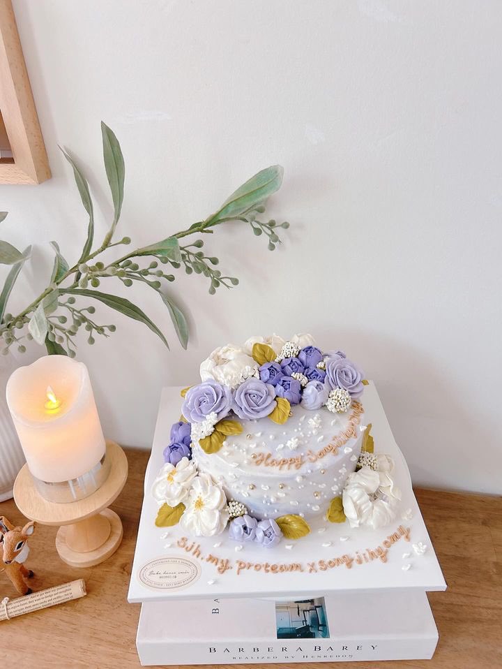 songjihyomy's tweet photo. Our first collaboration to celebrate #SONGJIHYODAY was a success! We’re thrilled to have celebrated together and sent a special cake to Song Jihyo. 💜💜

#songjihyo #송지효 #宋智孝 #ソンジヒョ #FromMalaysiaWithLove #HappySongJihyoDay #43SUMMERWITHSONGJIHYO https://t.co/2YMsrIPh9O