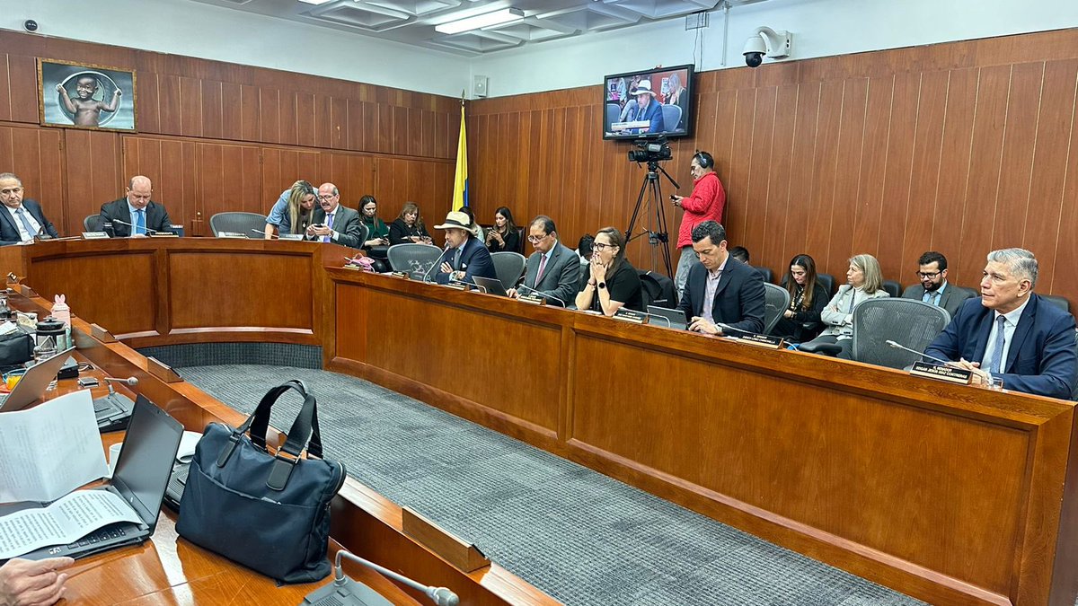 EdgarDiazPaLant's tweet photo. #AEstaHora realizamos #ControlPolítico a @MinAgricultura en la Comisión V del Senado. https://t.co/UE6sd4HSrH