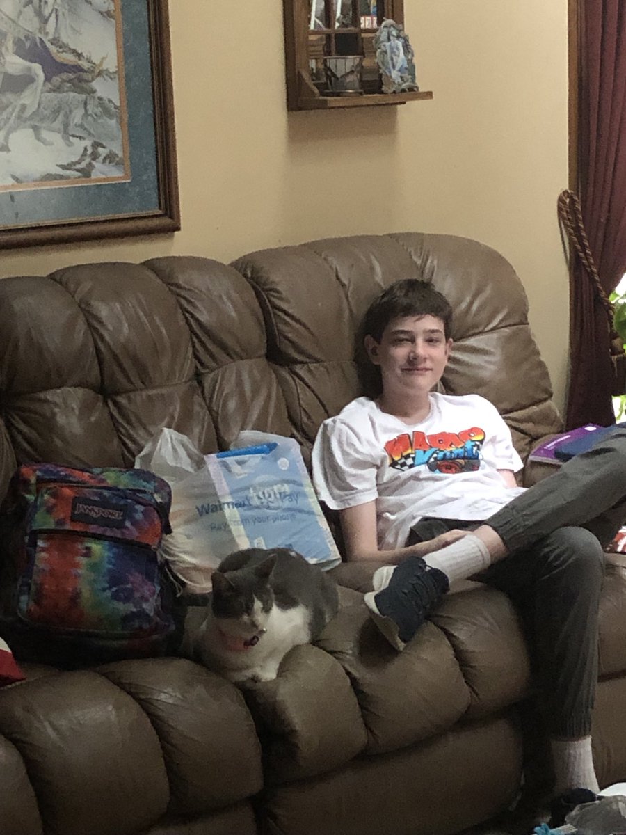 HeatherDragonMa's tweet photo. @olatheschools #FirstDayOfEighthGrade #IndianTrail https://t.co/4D5o4THcq5