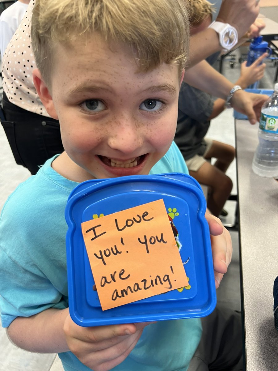 The most special surprise at lunch today. .<a href="/LPEPanthers/">Lake Park Elementary</a> are feeling the love. 🐾💕🦖