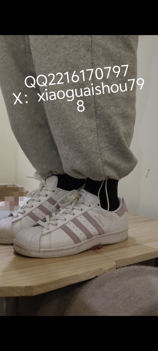 龟头踩扁，全体重龟头上踏步，想看单买或进电报群：t.me/xiaoguaishou798
#踩阳 #全体重 #踩鸡 #femdom #踩踏  #隔板 #CBT #踩鸡巴 #shoejob  #踩jj #虐阳 #trample #鞋交 #跳踩 #踩废 #踩烂  #碾踩 #sm #鞋底 #踩踏板 #跺屌 #帆布鞋 #贝壳头 #贝壳鞋 #恋足 #踩鸡鸡  #crush #素人 #大学生 #学生