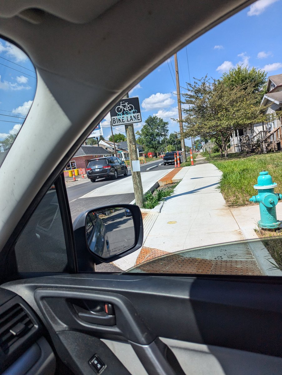 ThisisHowiPaul's tweet photo. Glad Indy knows how to put our brand new bike lanes to good use. 📍  Michigan and Oakland
@IndyBikeLanes @IndyDPW https://t.co/5iaDMjwox4