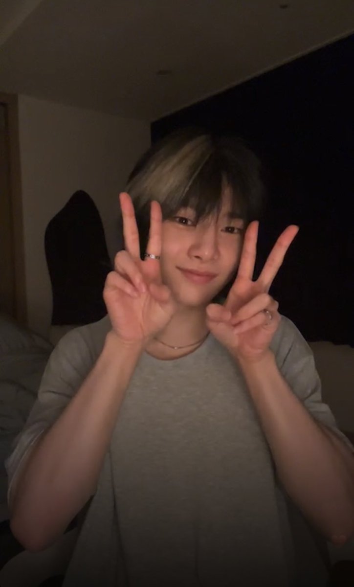 it's midnight for you but thank you for coming to spend time with stays 💗