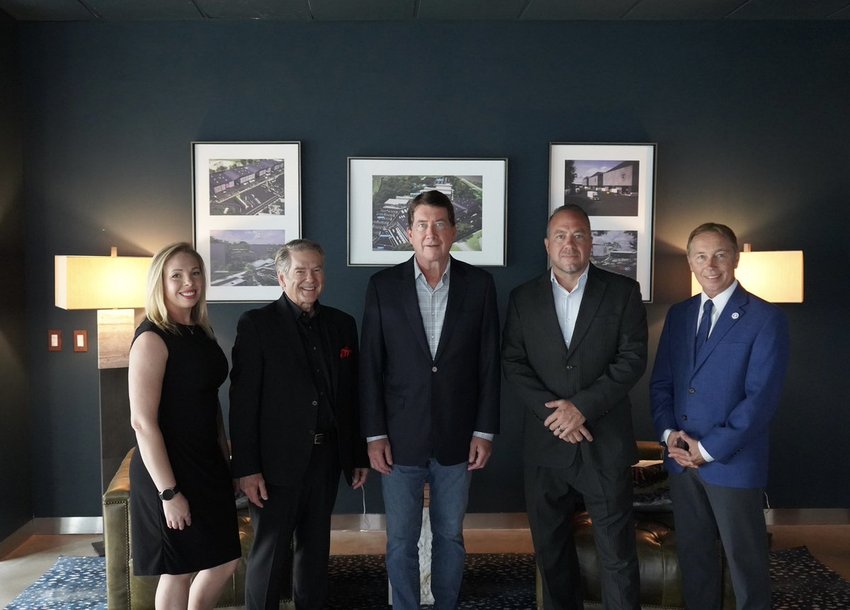 SenatorHagerty's tweet photo. Kicked off my fourth-annual Economic Development Tour of TN at @WorldwideStages in Spring Hill! This impressive facility plays an important role in bolstering the music and entertainment industries that contribute to our state’s diverse economy. https://t.co/T9ocvly1rV