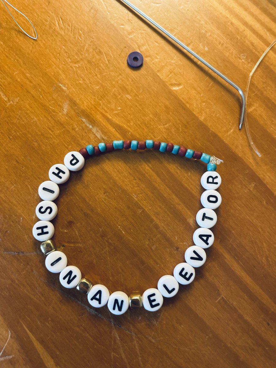 My daughter told me she was gonna make some bracelets for #Mondegreen She just sent me this and friggin l⭕️ve it!
#Phish #PartyTime #Girldad