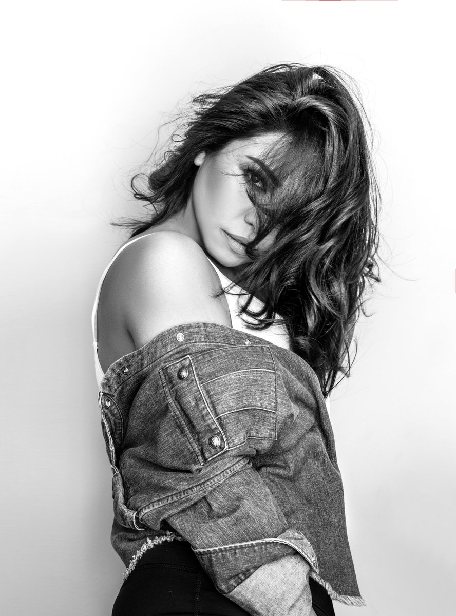 كان قلبي وحيد مرتاح
وانت اللي مليته جراح💔
خلتني احبك ليه
#بتمنى_انساك