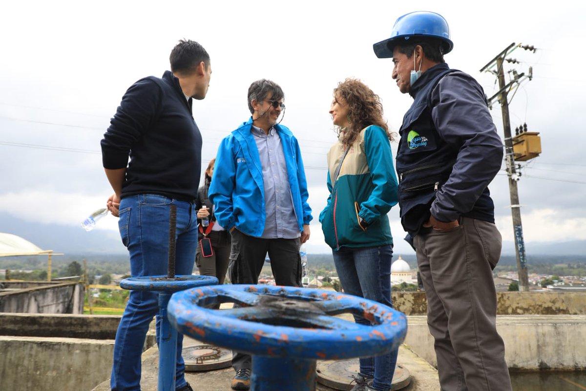 Minvivienda's tweet photo. En el marco del programa #Sirwash, el equipo del @Minvivienda llegó a Sibundoy, Putumayo, acompañado por las delegaciones de Brasil, Chile, Perú y Bolivia, para reunirse con la comunidad y el alcalde,para mostrar avances en el proyecto de la planta de tratamiento de agua potable. https://t.co/If3mdBDmQM
