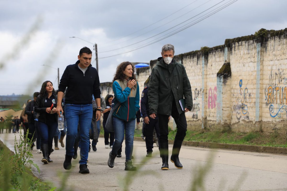 Minvivienda's tweet photo. En el marco del programa #Sirwash, el equipo del @Minvivienda llegó a Sibundoy, Putumayo, acompañado por las delegaciones de Brasil, Chile, Perú y Bolivia, para reunirse con la comunidad y el alcalde,para mostrar avances en el proyecto de la planta de tratamiento de agua potable. https://t.co/If3mdBDmQM