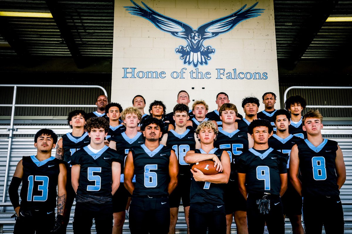LibertyHighFB's tweet photo. Your 2024 LHS 🏈 Senior Class https://t.co/hcXO8NsiOa