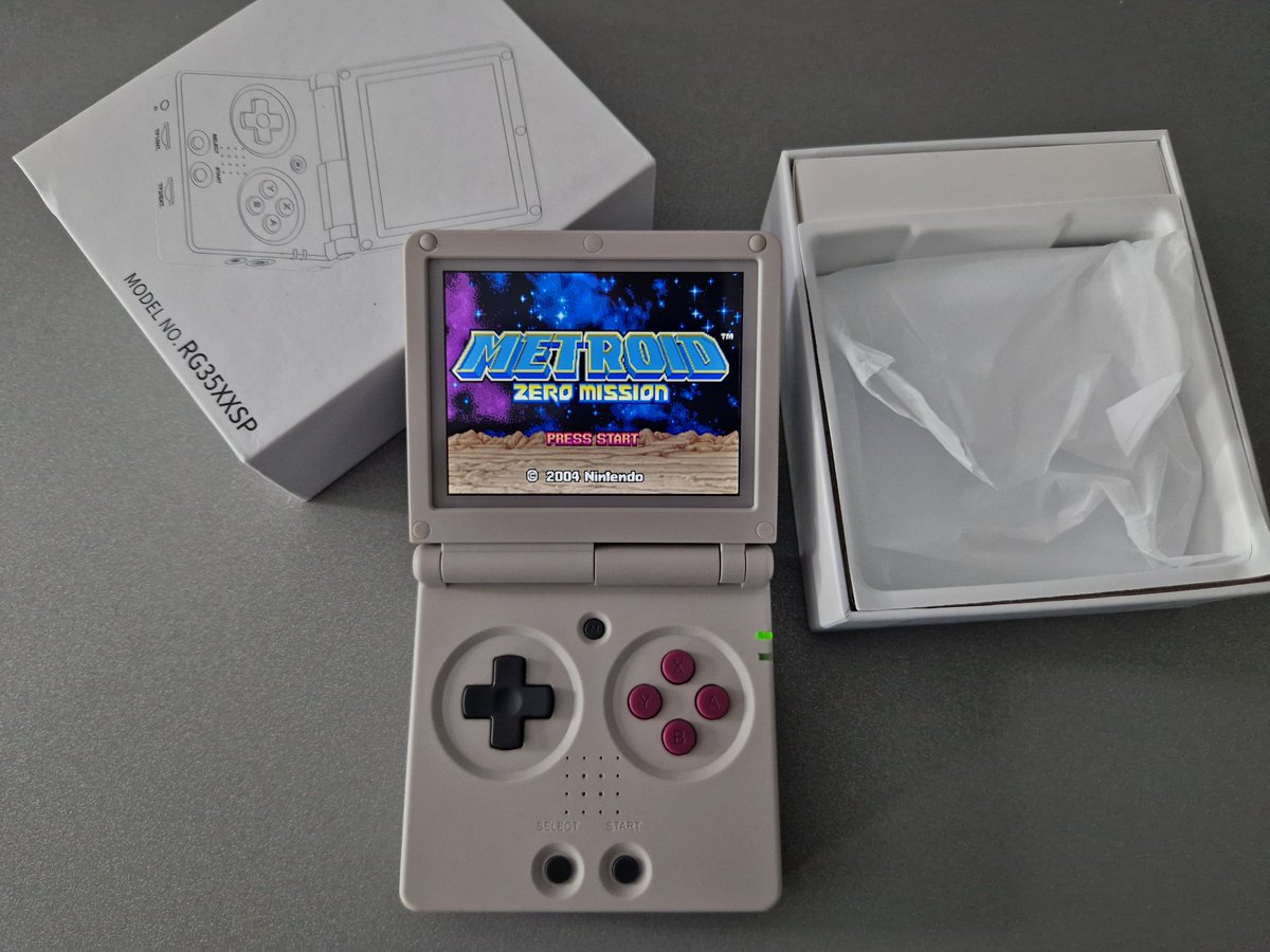 C_elchiquitin's tweet image. Ya ha llegado la otra #RG35XXSP del sorteo de @LaNaveRETRO. ¡Se viene vicio serio!