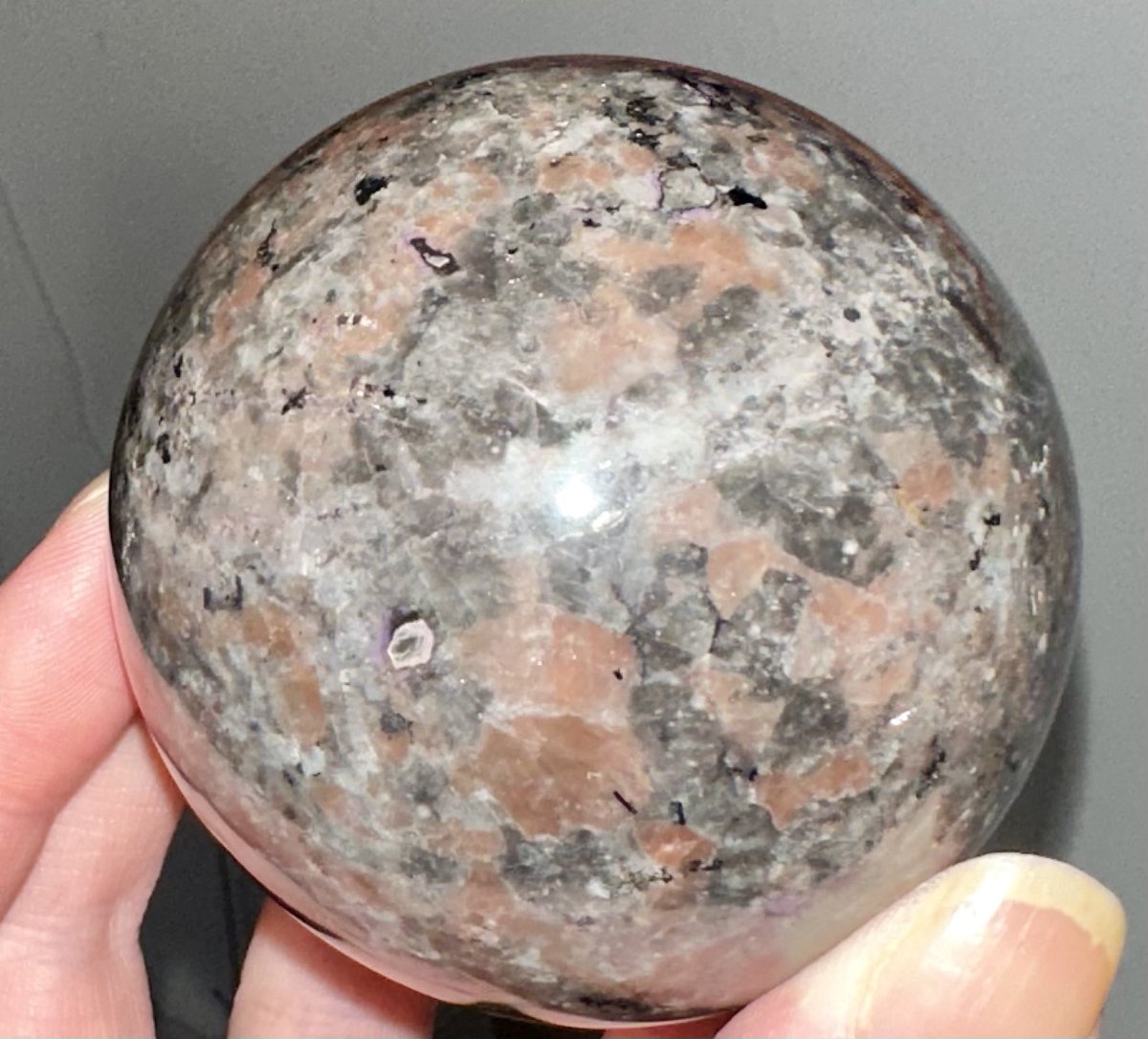 MoonChild_W333's tweet photo. Final #CrystalShowAndTell today is #Yopperlite so she ๐s like this in the day turn on the UV and she glows bright purple and orange beautiful stone #UvReactiveCrystals @Cosmic_Mystery0 @SnowInTheAir @aaronmread @RowanDriskell @chrismp59 @elvira63383 @MrH1987 pretty ๐ huh ๐ซถit https://t.co/SLbSYyk8O4