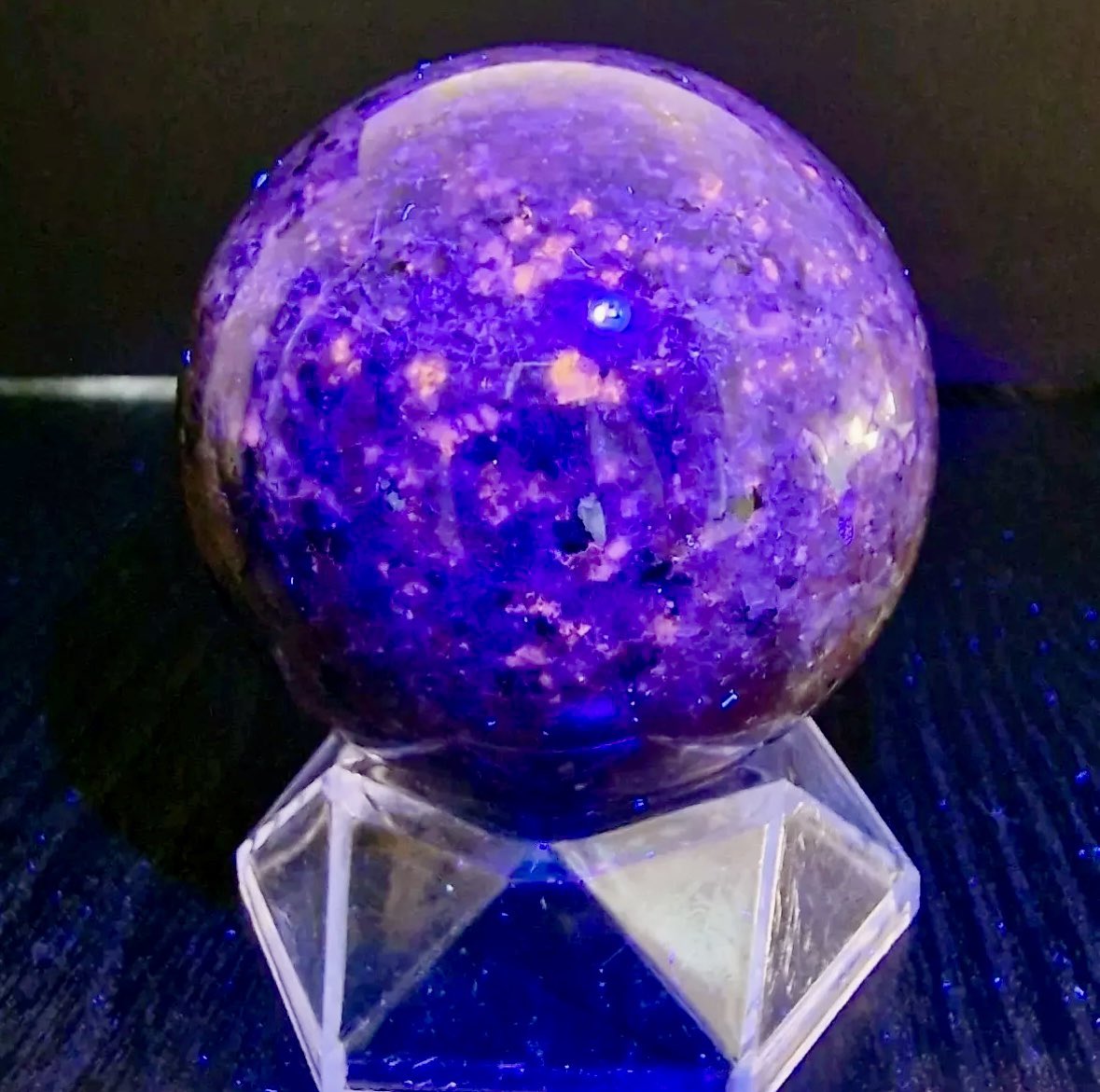 MoonChild_W333's tweet photo. Final #CrystalShowAndTell today is #Yopperlite so she ๐s like this in the day turn on the UV and she glows bright purple and orange beautiful stone #UvReactiveCrystals @Cosmic_Mystery0 @SnowInTheAir @aaronmread @RowanDriskell @chrismp59 @elvira63383 @MrH1987 pretty ๐ huh ๐ซถit https://t.co/SLbSYyk8O4