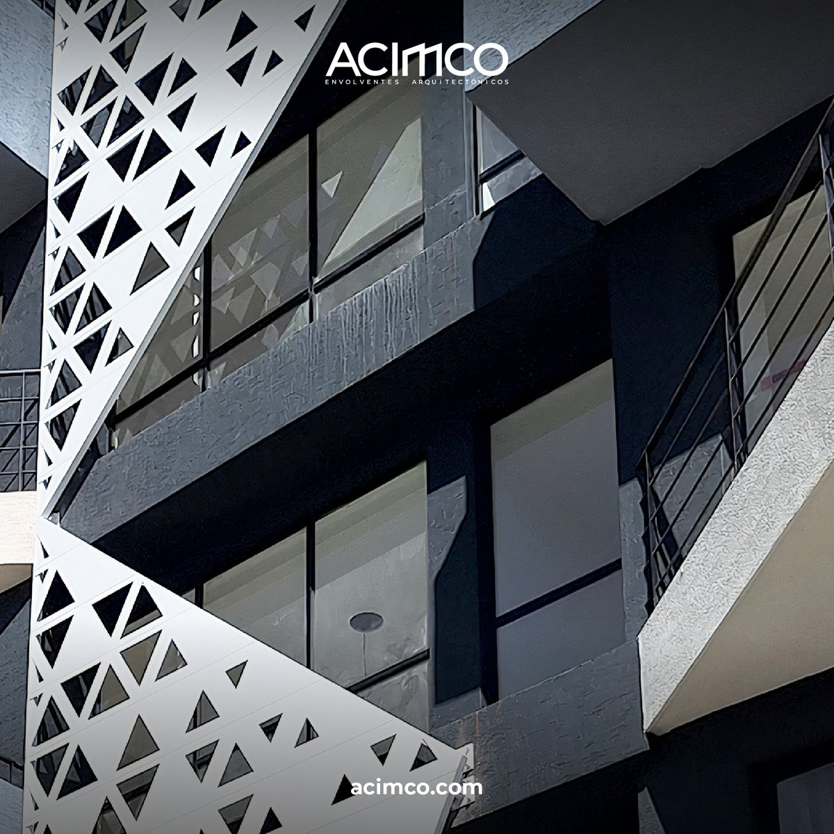 AcimcoEcuador's tweet photo. 🔷 La geometría y la modernidad se encuentran en esta fachada urbana. Los paneles perforados no solo embellecen, sino que también crean un juego único de luces y sombras. 🏙️ 

#Arquitectura #Fachadas #DiseñoModerno https://t.co/sTnomWtFYO