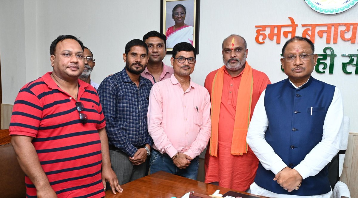राकेश कुमार सिंह CGCPEWU/NMOPS छत्तीसगढ़ अध्यक्ष (@rakeshsinghops) on Twitter photo #कैशलेस_चिकित्सा
माननीय मुख्यमंत्री जी आप से निवेदन कल 15 अगस्त के पावन पर्व के अवसर पर छत्तीसगढ़ के 5 लाख कर्मचारी पेंशनर और आश्रितो को कैशलेस चिकित्सा की घोषणा करे।हमसब आजीवन आभारी रहेंगे।
<a href="/vishnudsai/">Vishnu Deo Sai</a>
<a href="/BJP4CGState/">BJP Chhattisgarh</a> <a href="/ChhattisgarhCMO/">CMO Chhattisgarh</a>
<a href="/OPChoudhary_Ind/">OP Choudhary</a>
<a href="/ShyamBihariBjp/">ShyamBihari Jaiswal</a>
<a href="/ArunSao3/">Arun Sao</a> #कैशलेस_चिकित्सा
माननीय मुख्यमंत्री जी आप से निवेदन कल 15 अगस्त के पावन पर्व के अवसर पर छत्तीसगढ़ के 5 लाख कर्मचारी पेंशनर और आश्रितो को कैशलेस चिकित्सा की घोषणा करे।हमसब आजीवन आभारी रहेंगे।
<a href="/vishnudsai/">Vishnu Deo Sai</a>
<a href="/BJP4CGState/">BJP Chhattisgarh</a> <a href="/ChhattisgarhCMO/">CMO Chhattisgarh</a>
<a href="/OPChoudhary_Ind/">OP Choudhary</a>
<a href="/ShyamBihariBjp/">ShyamBihari Jaiswal</a>
<a href="/ArunSao3/">Arun Sao</a>