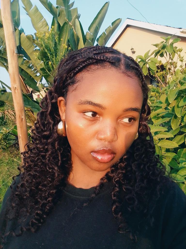 Royal Girlie tweet media