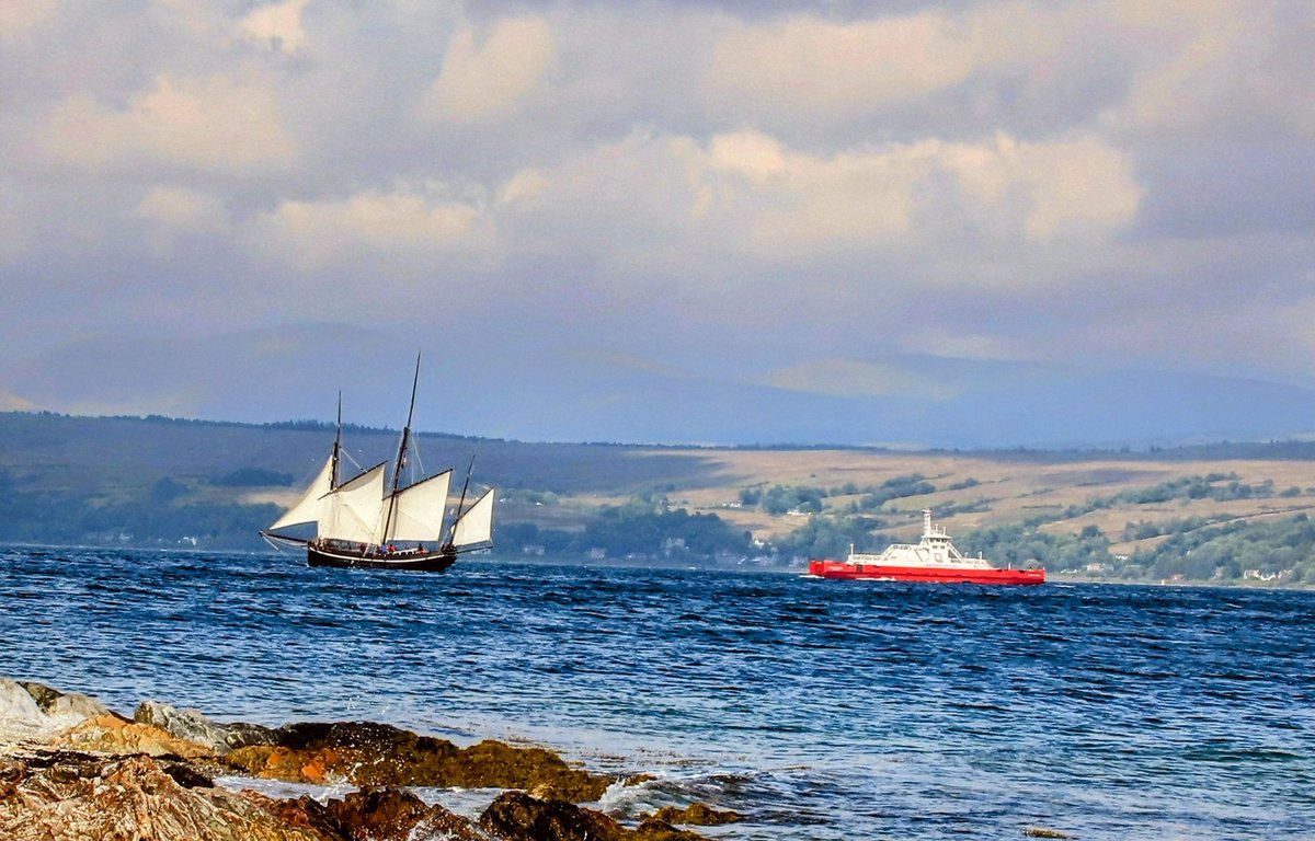 A view from my favourite spot in Kirn the other day when 2 bonnie boats went sailing by. You can always rely on the western ferry to pop by &amp; say hello 🙂. <a href="/Western_Ferries/">Western Ferries</a> <a href="/dotn34/">Dot</a> <a href="/dunoonisawesome/">Visit Dunoon and Cowal</a> <a href="/Sybalan/">Sybil Baldwin #TheSpiderWhisperer 🕷</a> <a href="/Argyll_IslesApp/">Argyll and the Isles</a>