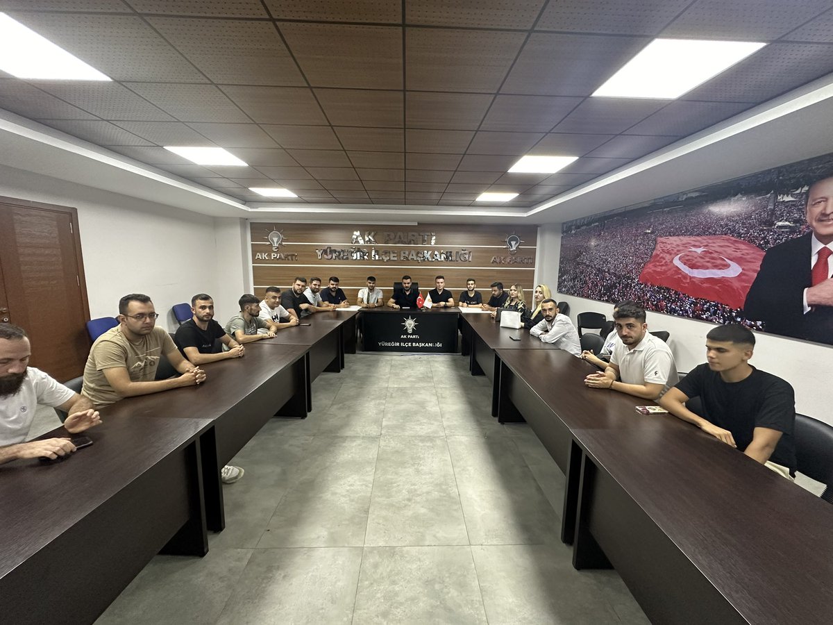 akgenclkyuregir's tweet photo. Haftalık olağan yürütme ve yönetim kurulu toplantımızı gerçekleştirdik. Hayırlara vesile olsun. 

@omerrcelik 
@eyupkadirinan 
@ozangulacti 
@avyusufibis 
@ahmetzenbilci 
@abdullahdogru01 
@farukaytek 
@onderryucel 
@suleymandogansd https://t.co/3o4W6C9VVe