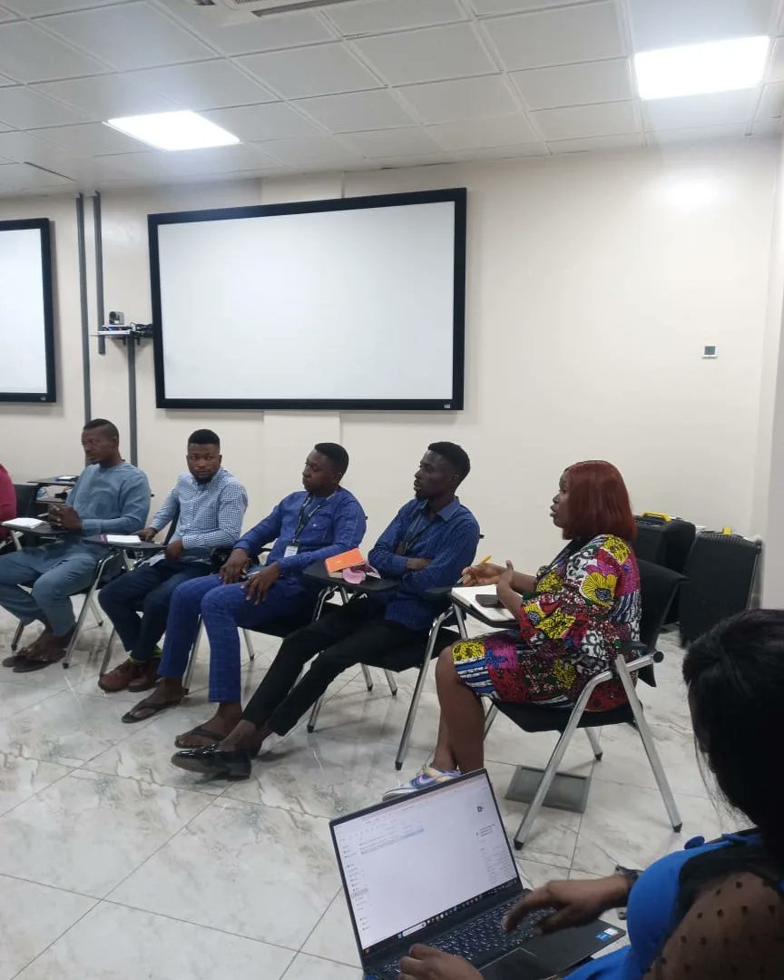 YouthRISE_NG's tweet image. Highlight:It was a pleasure for us to present our strategies and best practices on HIV self testing  to the CDC representatives from Atlanta &amp;amp; Nigeria and partners from other African countries at the IHVN campus today.
#YouthRISENigeria
#AccessToHealth