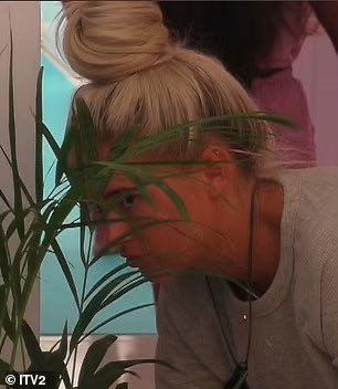 bethwilo's tweet photo. Molly Mae when Tommy starts seeing someone new👀 https://t.co/UFsKaEOE4N