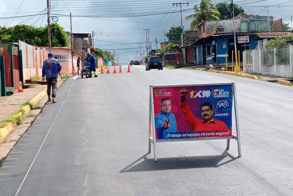 Gobernación de Bolívar (@_prensagobol) on Twitter photo Un ejemplo del Gobierno del Pdte. <a href="/NicolasMaduro/">Nicolás Maduro</a>, es la rehabilitación integral de la Ruta I y II de la parroquia Vista al Sol, labor desarrollada de la mano de <a href="/AsfaltosBolivar/">Asfaltos Bolivar</a> y <a href="/Constru_Bolivar/">ConstruBolívar CA</a>, que contempla la colocación de más 10 mil toneladas de asfalto y demarcación. Un ejemplo del Gobierno del Pdte. <a href="/NicolasMaduro/">Nicolás Maduro</a>, es la rehabilitación integral de la Ruta I y II de la parroquia Vista al Sol, labor desarrollada de la mano de <a href="/AsfaltosBolivar/">Asfaltos Bolivar</a> y <a href="/Constru_Bolivar/">ConstruBolívar CA</a>, que contempla la colocación de más 10 mil toneladas de asfalto y demarcación.