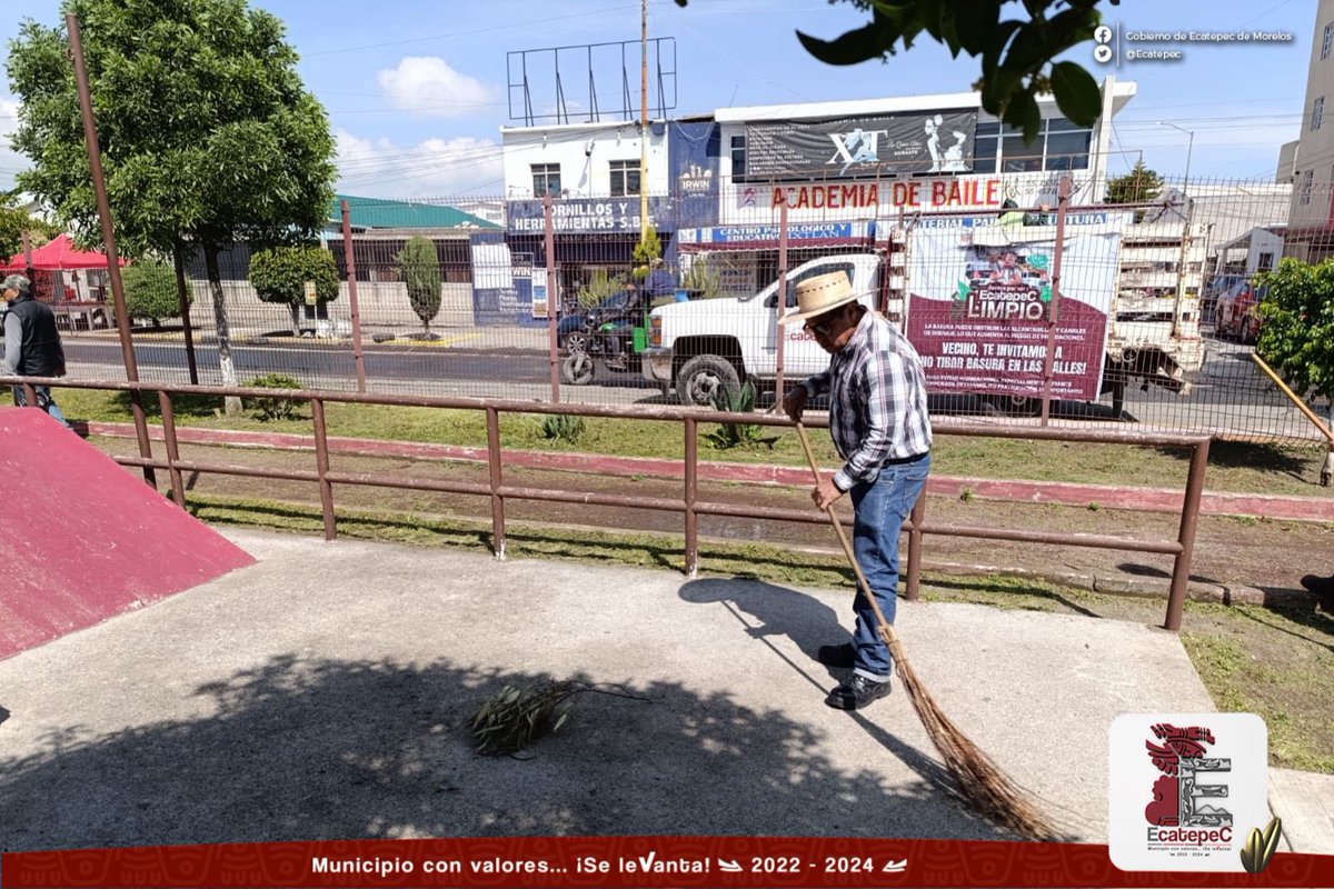 Gracias al programa de Recuperación de Espacios Públicos y Mejoramiento Urbano, nos sumamos con mucho entusiasmo a la jornada de limpieza, por un #EcatepecMásLimpio. 🧹 🌱

#MunicipioConValores