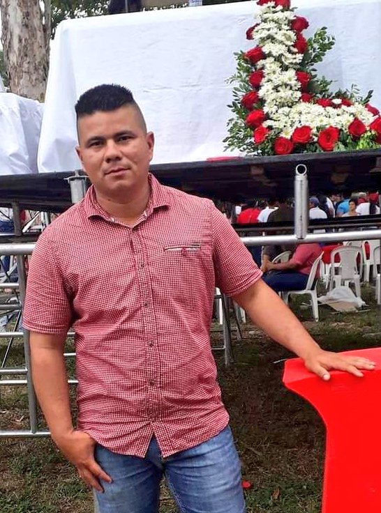 centroriente_'s tweet photo. #Urgente denunciamos y repudiamos el asesinato de Manuel Salvador Sánchez Canónico líder comunal y social de Arauca

El líder comunal fue amenazado por paramilitares que se hacen llamar "Disidencias de las Farc" en reiteradas ocasiones, pero este se negó a abandonar el territorio https://t.co/AzFunHzVvu