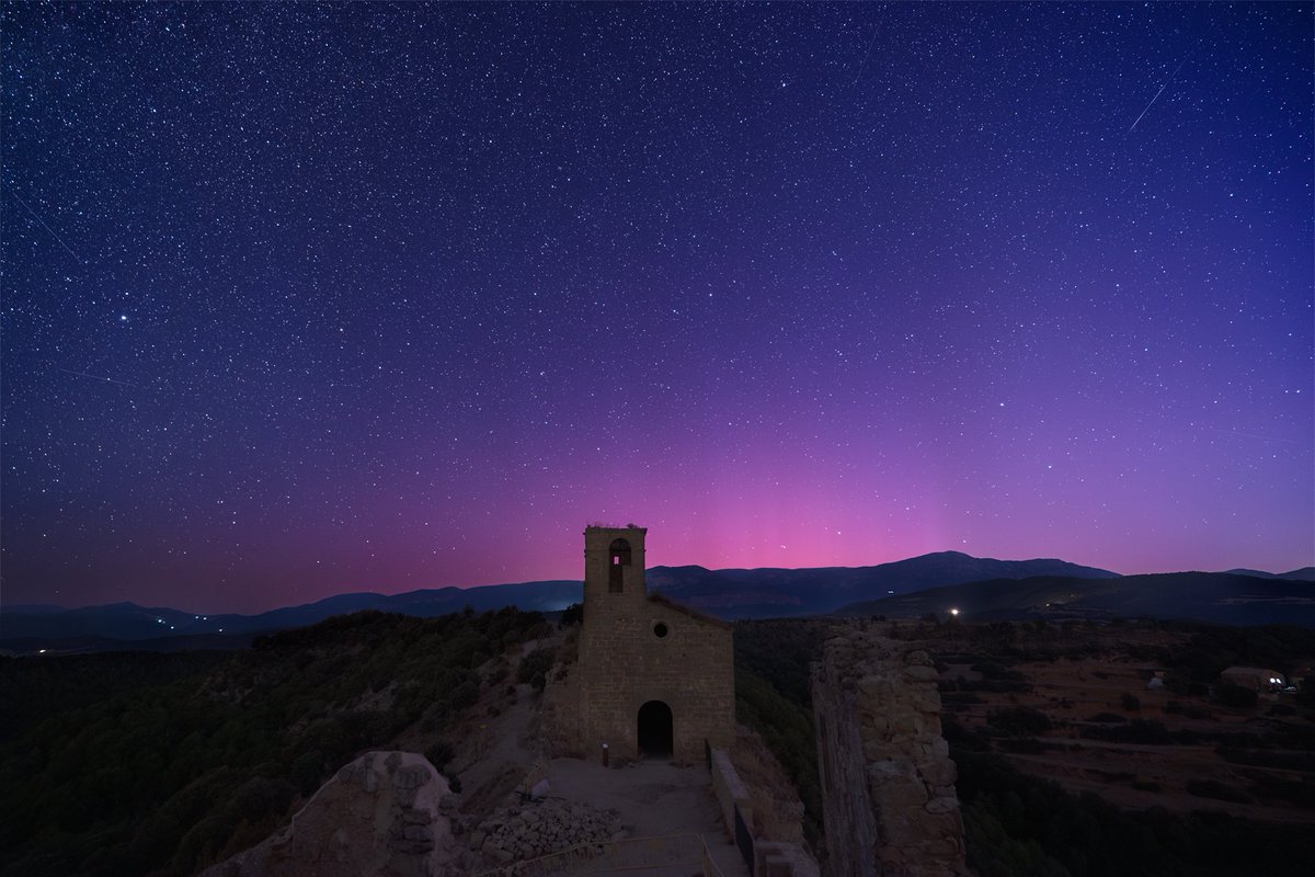 Auroras en el Centre Astronòmic del castell de Lladurs. astrosolsones.com/es/centre-astr…
Captadas el 12 de Agosto a las 5:30
#astronomia #astrofotografia